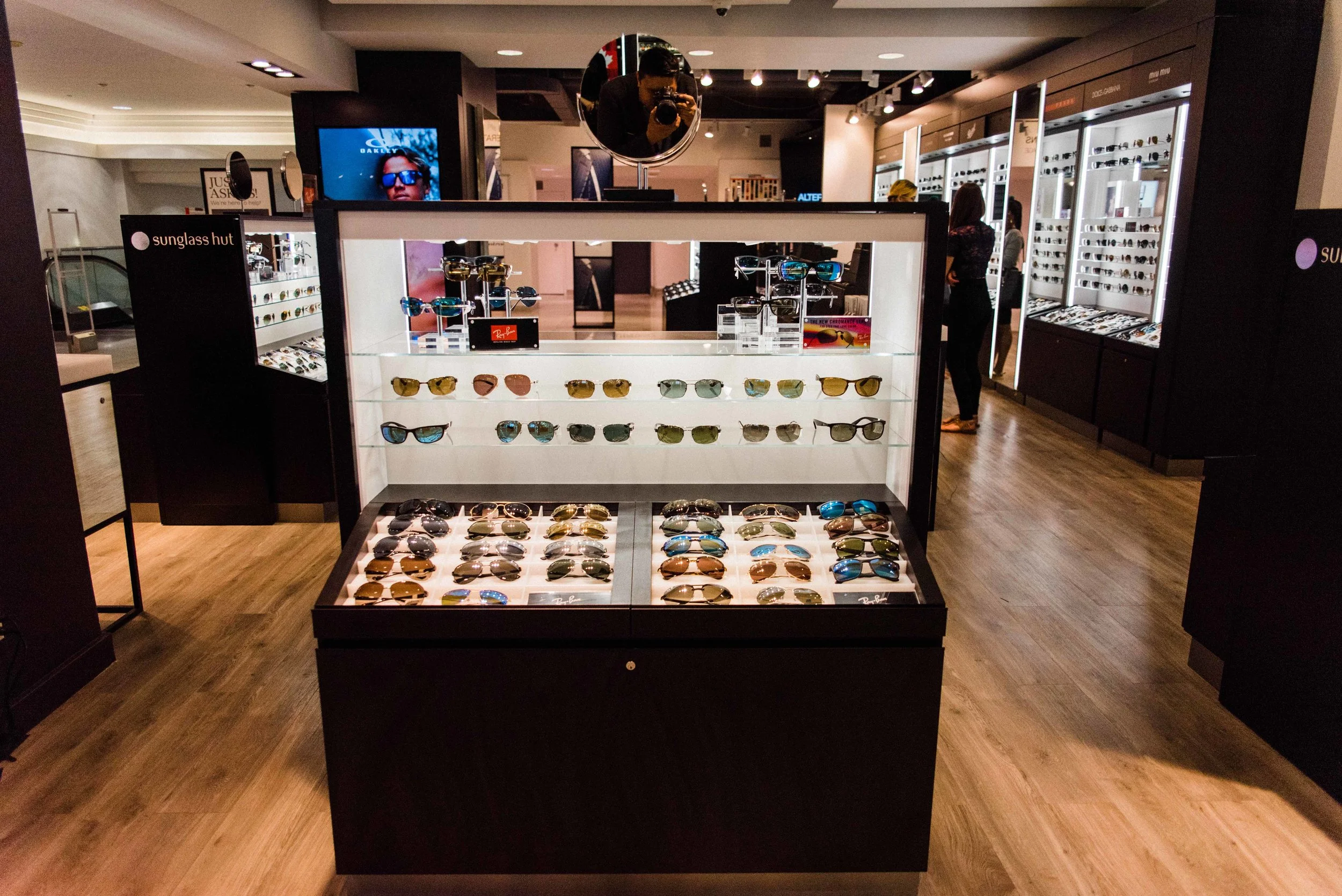 Sunglass Hut at Hudson s Bay Snaptique Photo Booth Rental Toronto